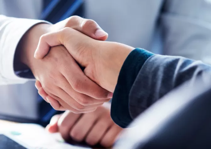  СОТРУДНИЧАЛ С ЛУЧШИМИ