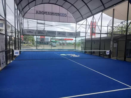 Крытые корты для паддл-тенниса: Все, что Вам нужно знать, прежде чем строить их