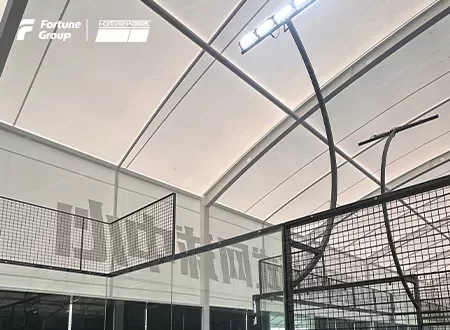 Как клуб выбирает между электрической или стационарной моделью крыши?